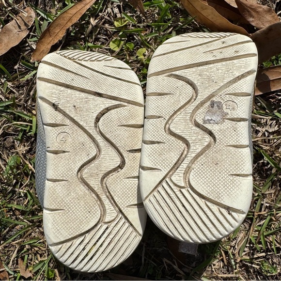 Carter’s Baby Girl Gray Strap Sneakers Size 4 - Picture 5 of 7